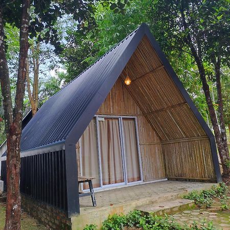 "D'Bamboo Kamp" Desa Wisata Ekang Lagoi Exteriér fotografie