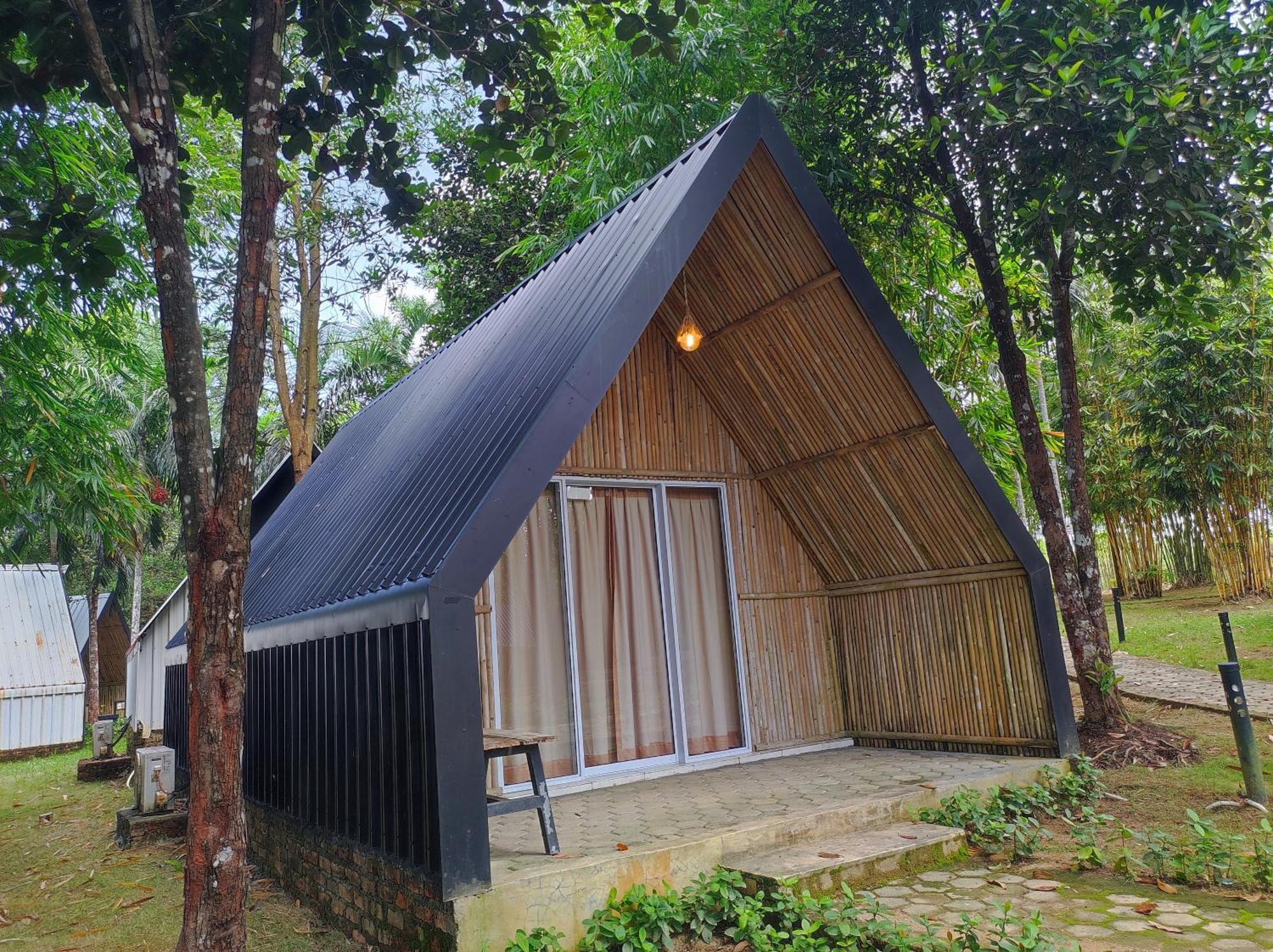"D'Bamboo Kamp" Desa Wisata Ekang Lagoi Exteriér fotografie